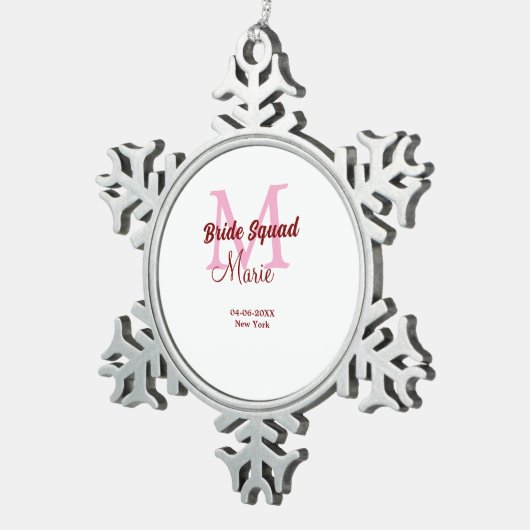 花嫁の友達チーム 名前 モノグラム ブライズメイド ピンク 日付 スノーフレークピューターオーナメント (右)