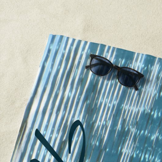 花嫁の抽象的な湖面の反射 ビーチタオル (インサイチュ)