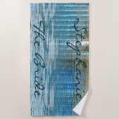 花嫁の抽象的な湖面の反射 ビーチタオル (正面)