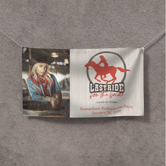 花嫁の最後に乗る錆びた赤 横断幕