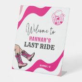 花嫁の最後の乗り物バチェロレッテへようこそ 台座サイン (正面)