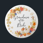 花嫁の紅葉のカボチャ祖母 缶バッジ<br><div class="desc">花嫁の結婚披露宴ボタンの私達の祖母は美しい秋の葉を特色にします及びカボチャは手によって文字を入れられる原稿と包みます。
私達の紅葉及びカボチャコレクションを見るために私達の店を訪問して下さい。</div>