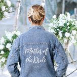 花嫁の結婚母パーソナライズされた デニムジャケット<br><div class="desc">このデニ感じムのジャケットでマパーソナライズされたマを特結婚別に作ろう！「花嫁の母」という言葉は書トレンディースクリプトフォントに含まれ、以下では名前をカスタムする、日付、場所結婚、その他の文字を追加できる。コットンスタイリッシュブレンドのジャンジャケットはチームブライドの素晴らしい贈り物だ！</div>