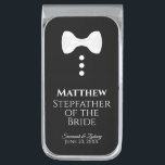 花嫁の義父ホワイトタイTuxedo結婚ズ シルバー マネークリップ<br><div class="desc">これらのおもしろいマネークリップは、花嫁の義父のための贈り物または好意として設計されている。黒い背景に3つの白いボタンが付いた白い弓タイのおもしろいデザインで、タキシードに似ている。文字読「花嫁の義父」は、自分の名前を入力する場所と彼のカップルの名結婚前と彼の日付結婚を持つ。彼素晴らしに感謝していは結婚披露宴のメンバーとして。</div>