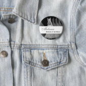 花嫁の銀の母はV1にガウンを着せます 缶バッジ (インサイチュ)