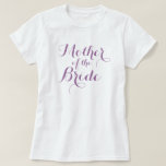 花嫁のTシャツ|のラベンダーのエレガントな母 Tシャツ<br><div class="desc">花嫁のTシャツ|のラベンダーのエレガントな母。 結婚披露宴のお母さんのためのかわいくスタイリッシュなギフトのアイディア。 Personalizableの紫色の文字。  他の家族のための1つを作成して下さい。</div>
