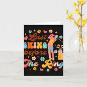 花嫁はゴルフバチェロレッテの最後のスイング前に カード (黄色い花)