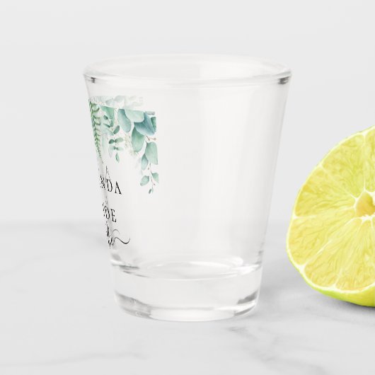 花嫁はユーカリの緑のシダの森林 ショットグラス