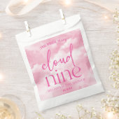 花嫁は雲九色のピンクブライダルシャワー フェイバーバッグ (クリップ留めされた状態)