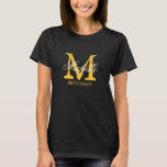 花嫁カスタムのモノグラムのシャツ | イエローゴールド Tシャツ<br><div class="desc">tシャパーソナライズされたツのモノグラム花嫁 | 黄色の金ゴールドと黒の色スクリプトモノグラムの文字の名前をカスタムするを持つエレガントティー。花嫁のためにパーソナライズ，花嫁，花女，メイド・オブ・オーナー（花嫁付き添い人），名誉のマトロン，花嫁の母親など。可愛いアイディアの結婚披露宴、ブライダルシャワーとバチェロレッテ。</div>