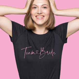 花嫁チーム ピンクスクリプトハート ウェディングパーティー Tシャツ