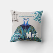 花嫁ティール(緑がかった色)ラヴキスをするバーズピーコックバードケージ クッション (裏面)