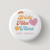 花嫁トライブ花嫁メイドネームバチェロレッテ 缶バッジ (正面)