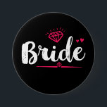 花嫁バチェロレッテ結婚のブラックピンクボタン 缶バッジ<br><div class="desc">チームの花嫁ボタン。の前にブライダルシャワーとバチェロレッテアクセサリーに結婚最適。ネイビーブルー、ホワイト、ピンクとダイヤモンドと小ハート。背景色は希望カスタマイズの色テーマに設定できる。このピンは花嫁のメイド、メイド・オブ・オーナー（花嫁付き添い人）、花嫁の家族や友人のためにある。</div>