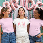 花嫁パーソナライズされた| ピンク・モノグラム未来のミセス Tシャツ<br><div class="desc">柔ら祝かなピンクのモノグラムの背景とスクリプエレガントトフォントの「ザブライド」と彼女の将来の姓と一緒に付け加え読て、このスタイルの花嫁Tシャツと一緒に準備をしなさい。ブライダルシャワー、バチェロレットのパーティー、婚約の写真の撮影や大会当日の準備に最適なティー！快適で、お世辞を言い表し、全く個人的 – このシャツは花嫁のためのおもしろいと思いやりある贈り物を作る。</div>