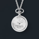 花嫁モダンの仕パーソナライズされた組み 腕時計<br><div class="desc">花嫁の贈り物で個人的結婚なtouchをパーソナライズされた追加する。このデザインパーソナライズされたは、白い大理石の背景に結婚グレーのsans serifフォントスタイルでタイトルと日付を含むグレーのスクリプモダントフォントスタイルでbridesmaidの名前を特徴とすモダンる。また、メイド・オブ・オーナー（花嫁付き添い人）、花嫁の母のためにも最適。注意：大理石の詳細はアートワークでシミュレートされる。この製品の製造には実際の大理石は使用されない。</div>