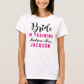 花嫁修行中の未来のMrs.ジムウーマン Tシャツ (正面)