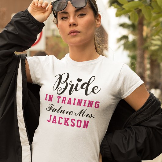 花嫁修行中の未来のMrs.ジムウーマン Tシャツ