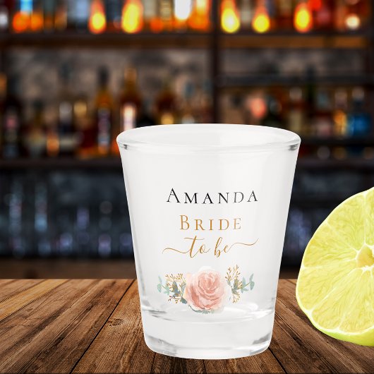 花嫁候補のローズゴールドの花とユーカリのグリーン ショットグラス