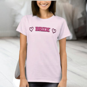 ♡ 花嫁 ♡ - ピンクフォントのウェディング&バチェロレッテパーティーTシャツ Tシャツ