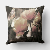 花弁ピンクのバラと蝶 クッション (裏面)