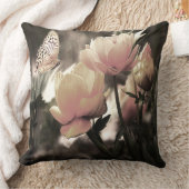 花弁ピンクのバラと蝶 クッション (ブランケット)