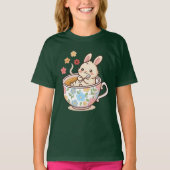 花柄のティーカップと紅茶でリラックスするキュートなウサギ Tシャツ (正面)