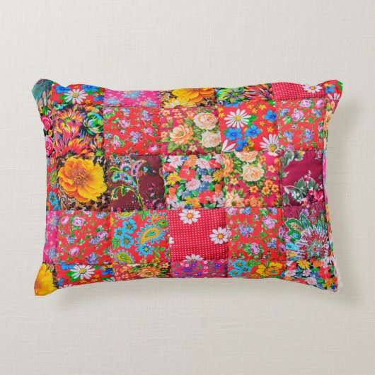 花柄をバにした手作りパッチワークキルト アクセントクッション (正面)