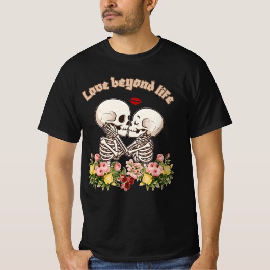 花柄ゴシックのキスをするスケルトンカップル Tシャツ (正面)