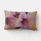 花柄、タンの金背部のピンクの花 ランバークッション (裏面)