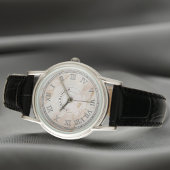 花模様のピンクの人工大理石時計（婦人用） 腕時計