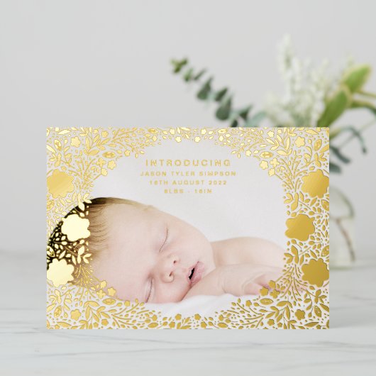 花模様プレス金箔ベビー誕生発表 箔招待状 (立ち正面)