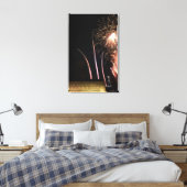 花火が空軍慰霊碑を照らす キャンバスプリント (インサイチュ (寝室))