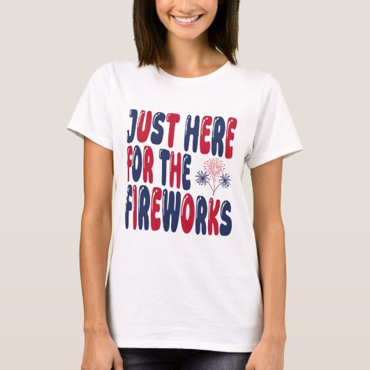 花火だけ楽しみに来たよ、ユーモラスな7月4日 Tシャツ (正面)