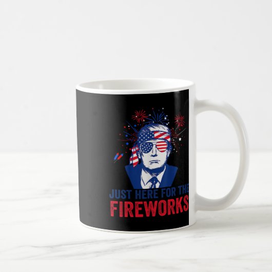 花火だけ見に来たトランプ 4 日のユーモア コーヒーマグカップ (右)
