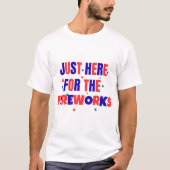 花火に愛国心を持っておもしろいいる Tシャツ (正面)