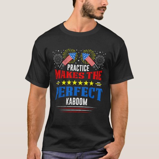 花火の練習は完璧なKABOOM PYROTECを作る Tシャツ (正面)
