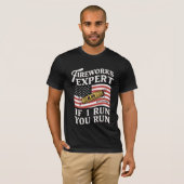 花火の達人 私が走ったらあなたも走る 独立記念日 Tシャツ (正面フル)