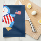 花火を持つ愛国心が強いペンギン キッチンタオル (四つ折り)