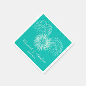 花火、ティール(緑がかった色)の背景、一流のモノグラム スタンダードカクテルナプキン (角)