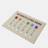 花科学の虹のビーカーはここに住んでいます ドアマット (アングル)