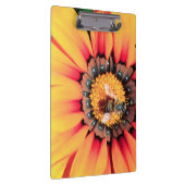 花粉を集めるミツバチの極端なクローズアップ クリップボード (右)