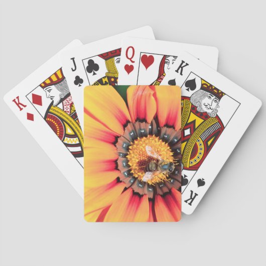 花粉を集めるミツバチの極端なクローズアップ トランプ (裏面)