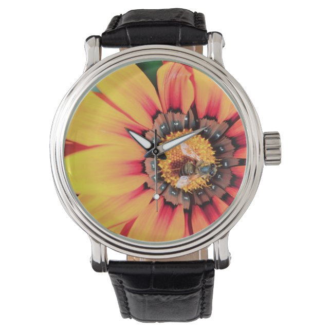 花粉を集めるミツバチの極端なクローズアップ 腕時計 (正面)