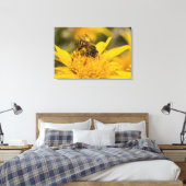 花粉嚢を持つアフリカのハチミツ食べ物を与えビー キャンバスプリント (インサイチュ (寝室))