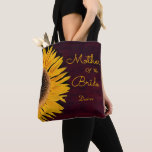 花素朴嫁のヒマワリのブルゴーニュの母 トートバッグ<br><div class="desc">Mother Of The Bride country rustic's burgundy wood grain yellow sunflower tote結婚 bag.美しシンプルい花柄デザイン。Image copyright Marg Seregelyi Photography.</div>