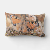 花絵画の上のオレンジ色の蝶 ランバークッション (裏面)