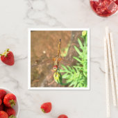 花芸術的頭に乗って休むトンボ スタンダードカクテルナプキン (インサイチュ)