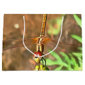 花芸術的頭に乗って休むトンボ ラージペーパーバッグ (正面)