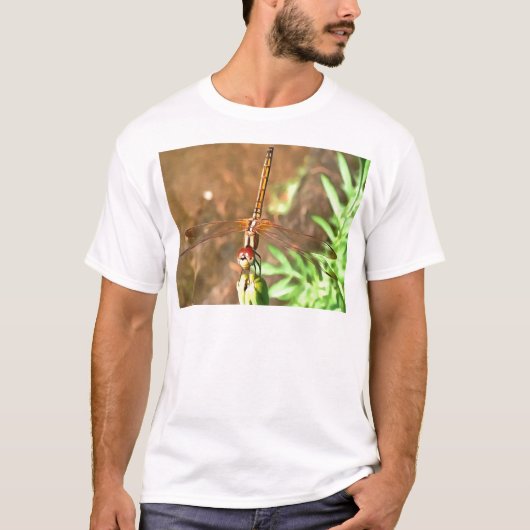 花芸術的頭に乗って休むトンボ Tシャツ (正面)